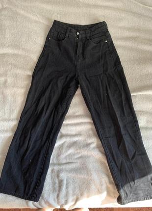 Чорні джинси