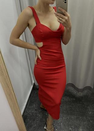 Сукня червона xs