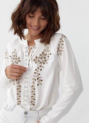 Люксовая вышиванка с перфорацией