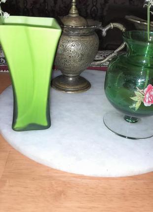 Изящная зелёная вазочка с цветком для подснежников5 фото