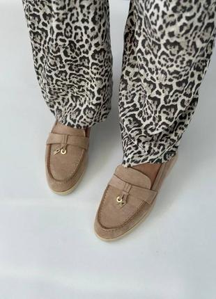 Стильные женские лоферы бежевые материал-экозамша