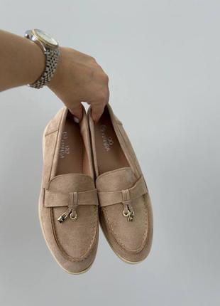 Стильные женские лоферы бежевые материал-экозамша
