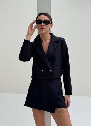 Костюм (пиджак и юбка-шорты)