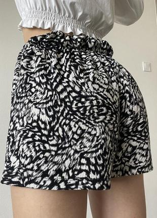 Жіночі шорти