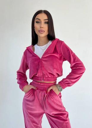 Женский малиновый велюровый костюм укороченная кофта с капюшоном и штаны джоггеры