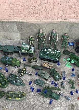 Большой набор военной техники ( игрушки)