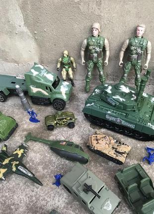 Большой набор военной техники ( игрушки) 8