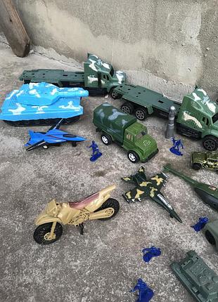 Большой набор военной техники ( игрушки) 4