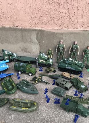 Большой набор военной техники ( игрушки) 3