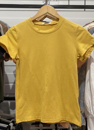 Женская стильная базовая желтая футболка размер xs-s1 фото