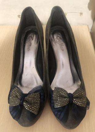Туфлі. на каблуку