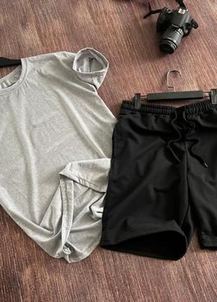 Базовий літній комплект футболка і шори