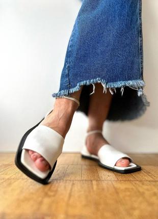 Нові білі босоніжки сандалі