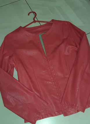 Куртка яскрава