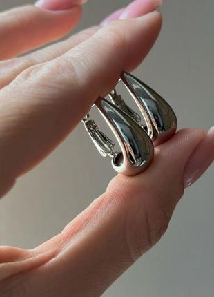 Сережки трендові легкі капля в золотому та в срібному кольорі xuping медичний сплав позолота родій