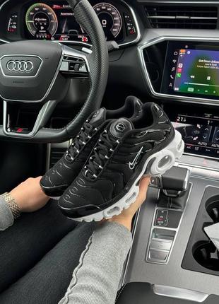 Жіночі кросівки в стилі tiempo nike air max plus найк / демісезонні / літні, осінні / шкіра, текстиль /  чорні, білі