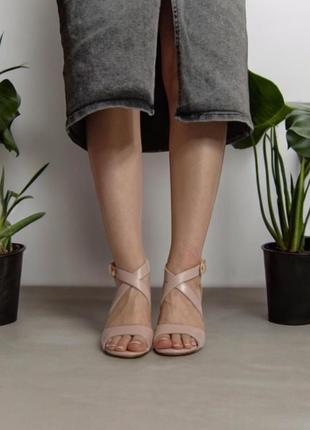 Стильные женские босоножки4 фото