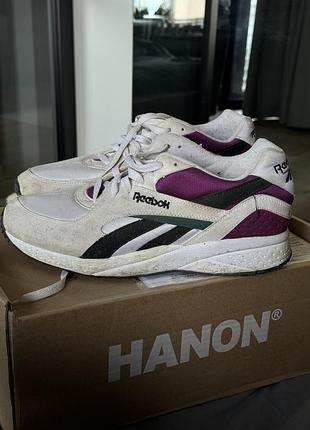 Оригінальні ретро кросівки reebok