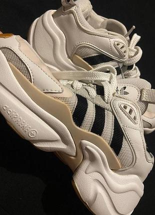 Adidas cloudfoam cream hotsell