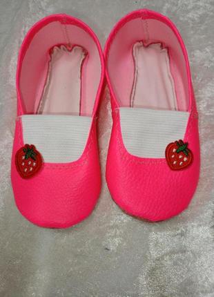 Яскраво рожеві чешки з полуницею, всі розміри