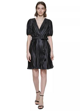 Плісована сукня від бренду dkny