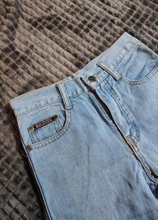 Светлые джинсы4 фото