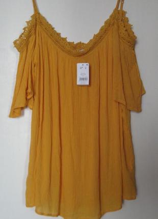 Желтая блуза вискоза с открытыми плечами и кружевом