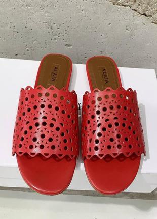 Шльопанці alaia