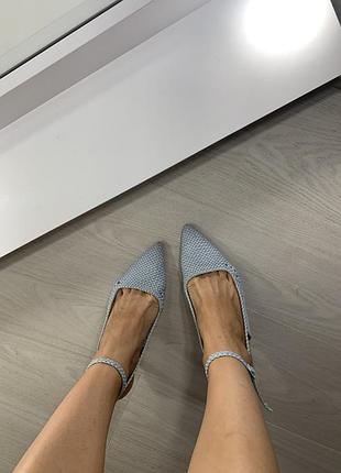 Туфли босоножки невысокий каблук рюмочка