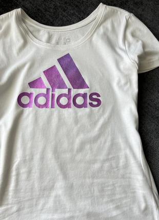 Біла спортивна футболка adidas1 фото