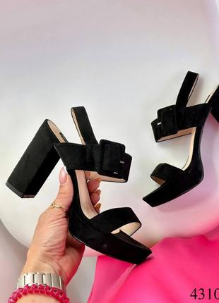 Босоніжки на платформі і високому каблуку