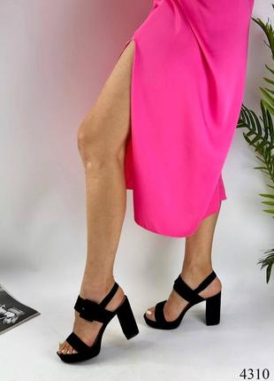 Босоніжки на платформі і високому каблуку