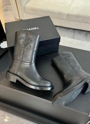 Чоботи у стилі chanel