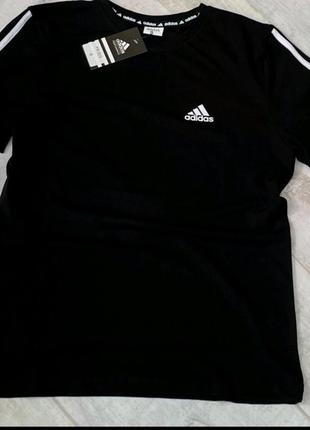 Мужская футболка с логотипом adidas черная