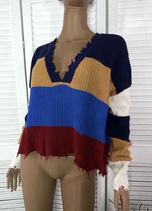 Рваний светр з v образним вирізом2 фото