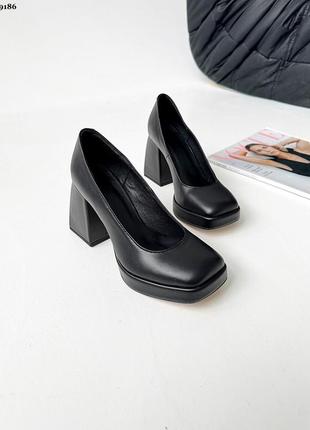 Туфлі чорні шкіряні