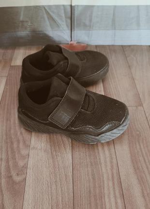 Кросівки