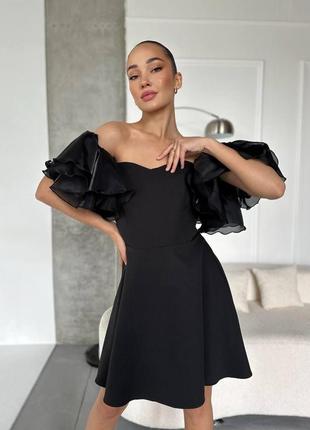 Женское платье стильное легкое короткое с пышными рукавами воланами черное5 фото