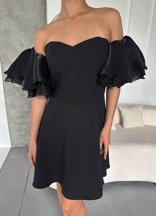 Женское платье стильное легкое короткое с пышными рукавами воланами черное1 фото