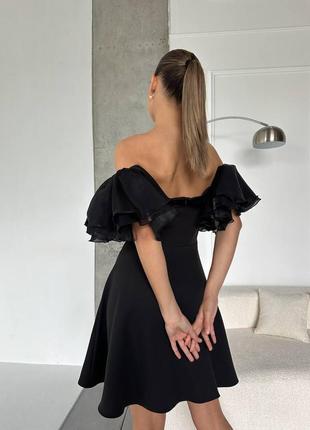 Женское платье стильное легкое короткое с пышными рукавами воланами черное6 фото