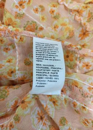 Дизайнерська блуза, персиковий колір, квітковий принт, горловина стійочка, рукава фонарики, river island5 фото