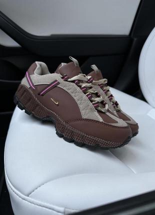 Круті кросівки nike humara lx jacquemus ale brown gold