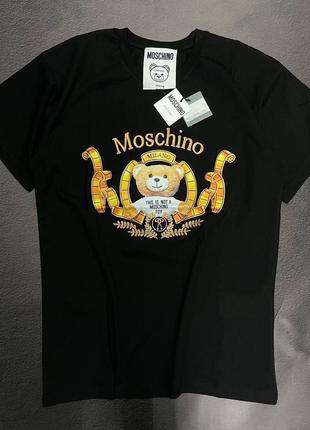 Женская футболка в стиле moschino