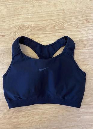 Топ спортивний від nike чорного кольору