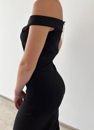 Елегантна та витонченна сукня чорного кольору