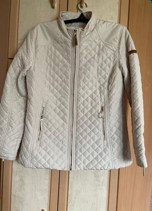 Куртка стегана бежева