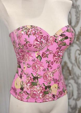 Корсет- бюстье на чашках