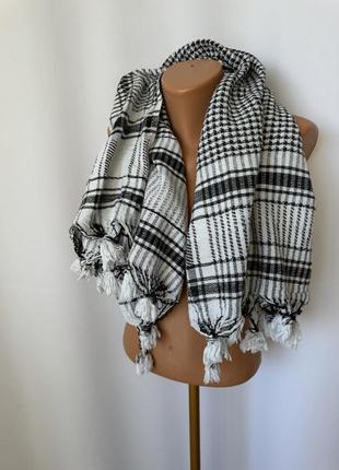 Арафаткий платок арабский шарф с кисточками черно-белый пустыня