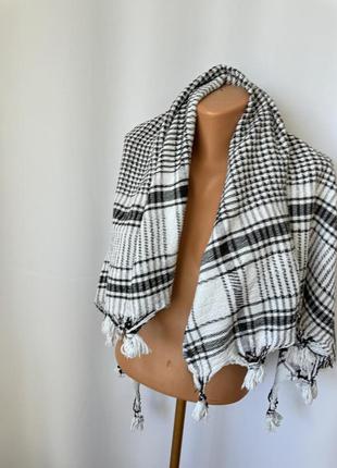 Арафаткий платок арабский шарф с кисточками черно-белый пустыня