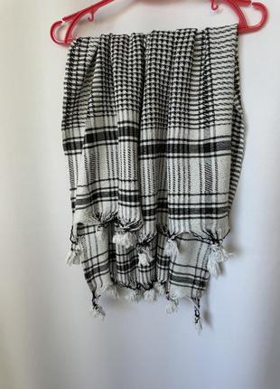 Арафаткий платок арабский шарф с кисточками черно-белый пустыня
